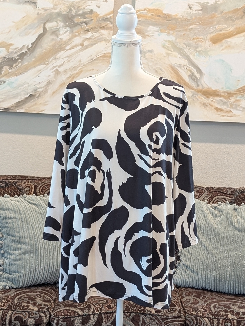 Women’s Black & White Floral High-Low Top